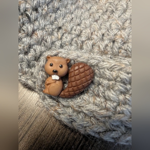 Gray Crochet Baby Hat Gray With Animal Button Detailing Sz 0-12 Months - Picture 5 of 6